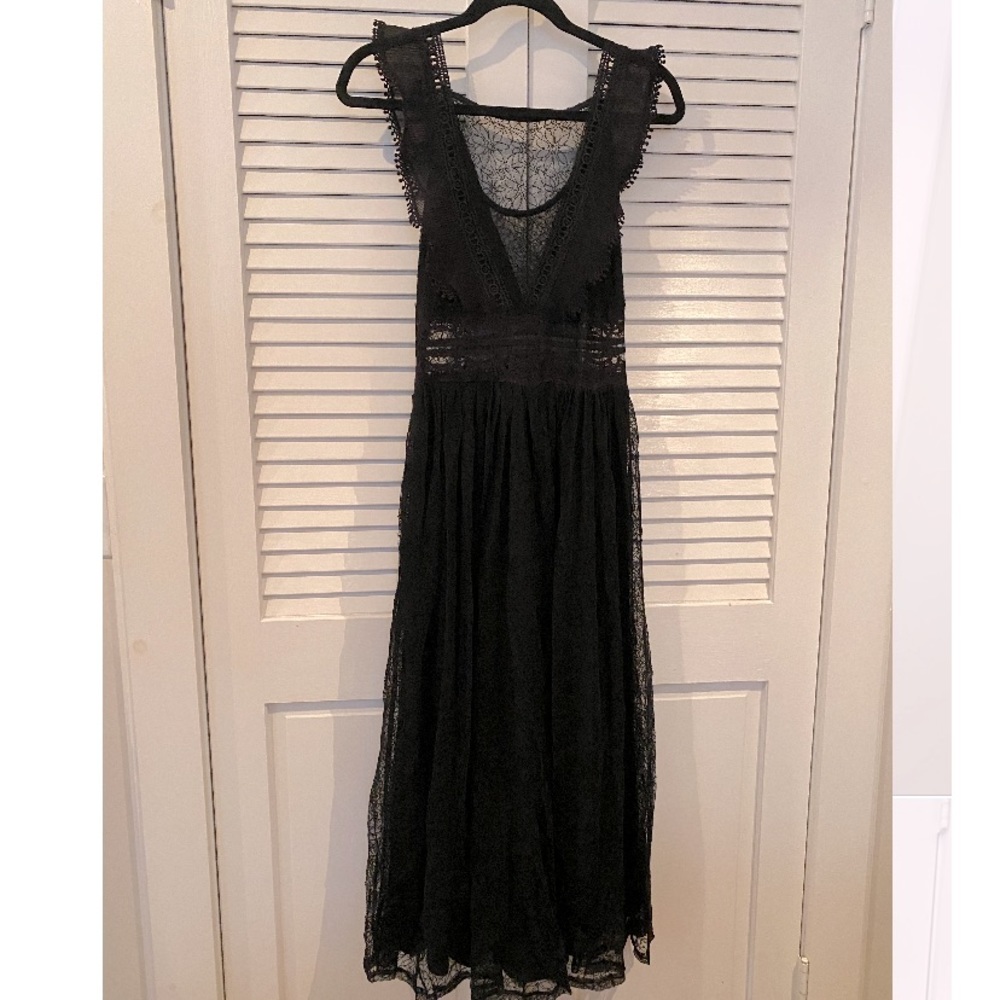 Lulu’s Completely Lovestruck Black Lace Midi Dress
